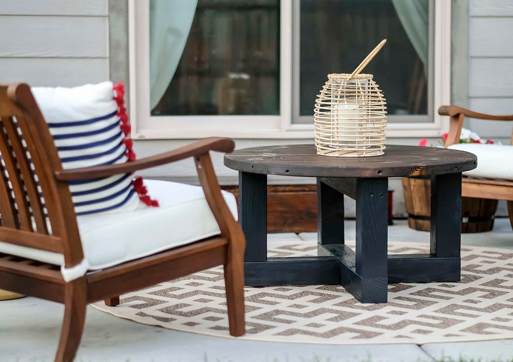 outdoor patio makeover with a DIY coffee table