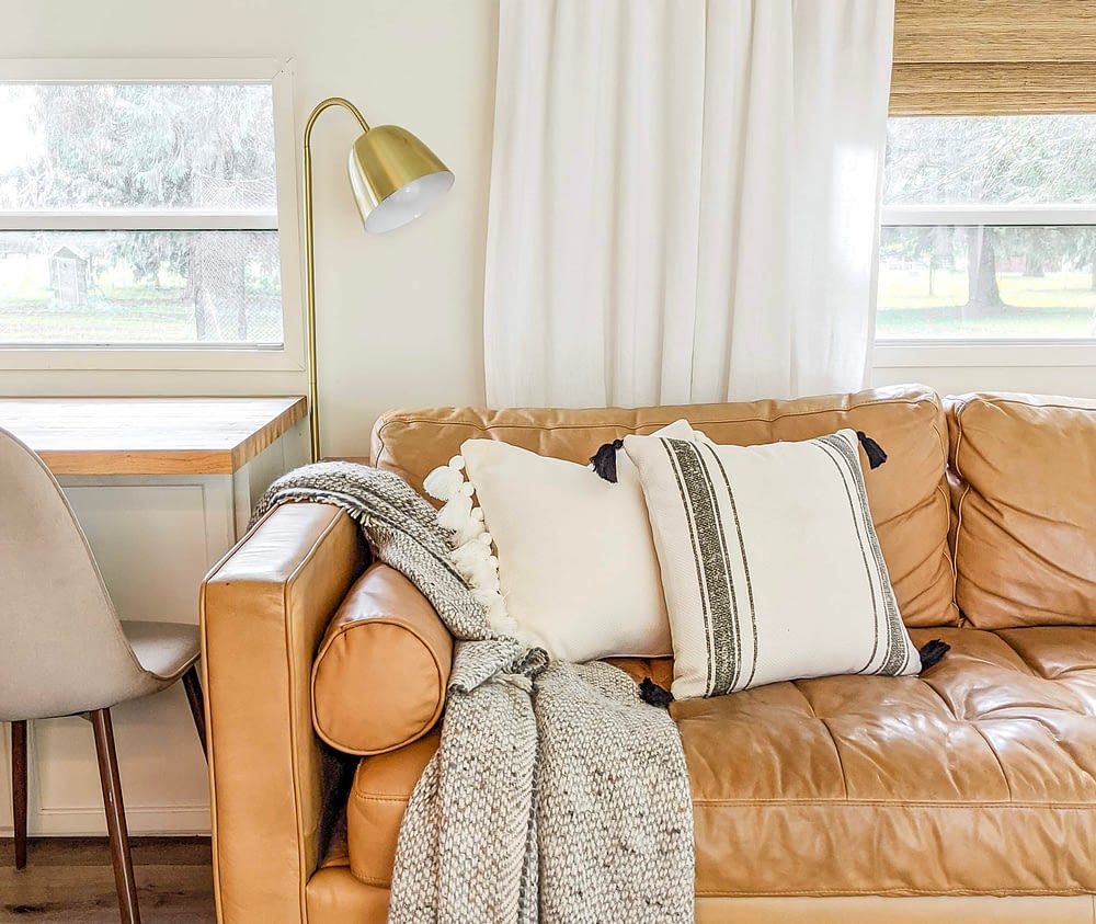 10 Pillow Combinations For Brown Couch, Cushions For Leather Sofa