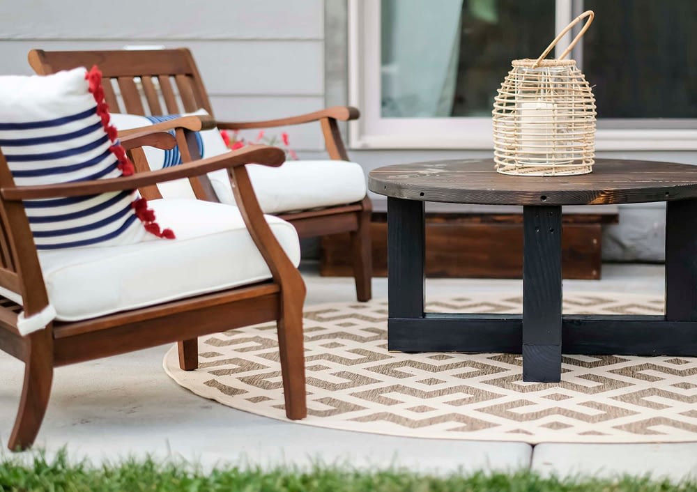 outdoor patio using an outdoor rug from amazon