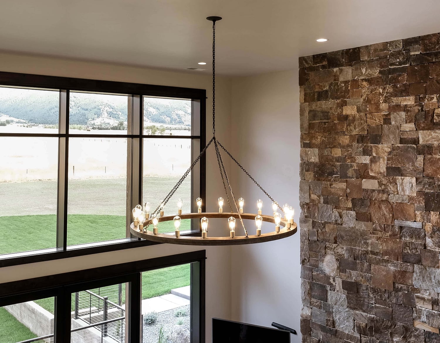 Parade of Homes great room chandelier with 20 edison style bulbs 