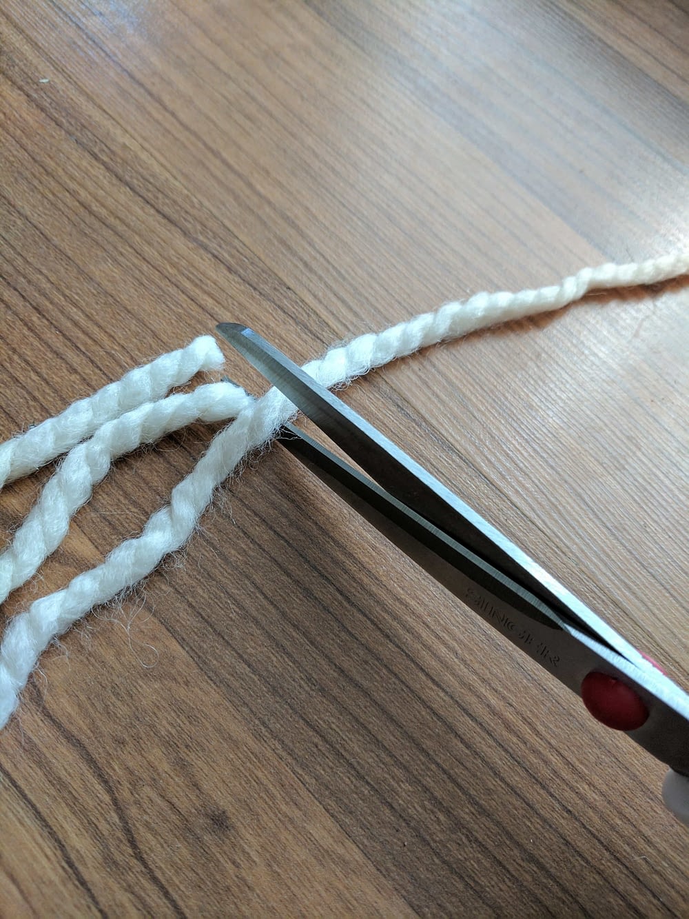 cutting yarn with scissors