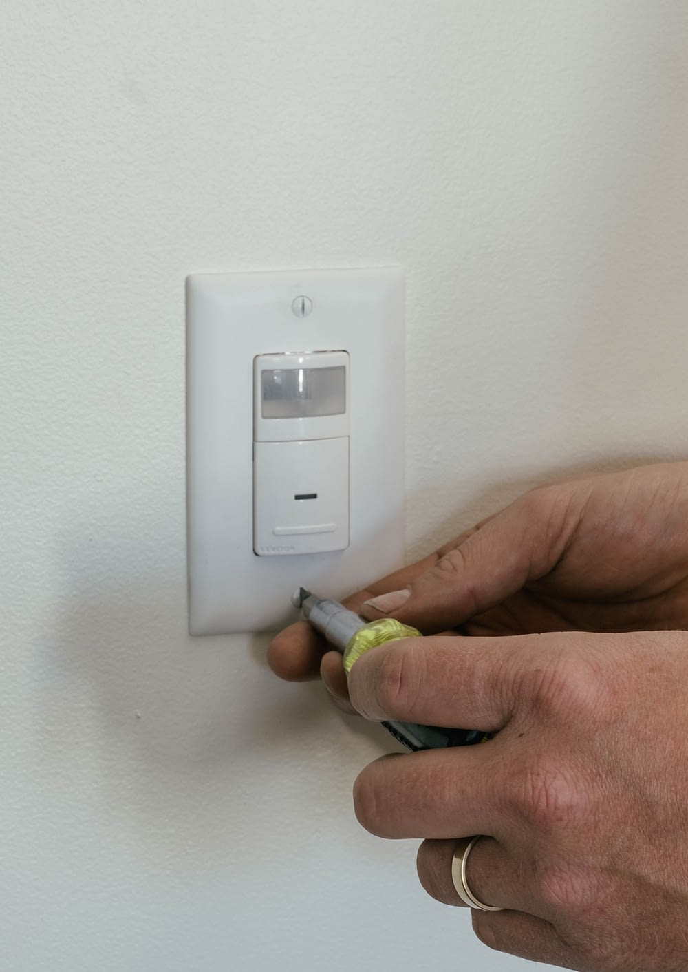 Installing an smart occupancy sensor for use in a Smart Lighting system