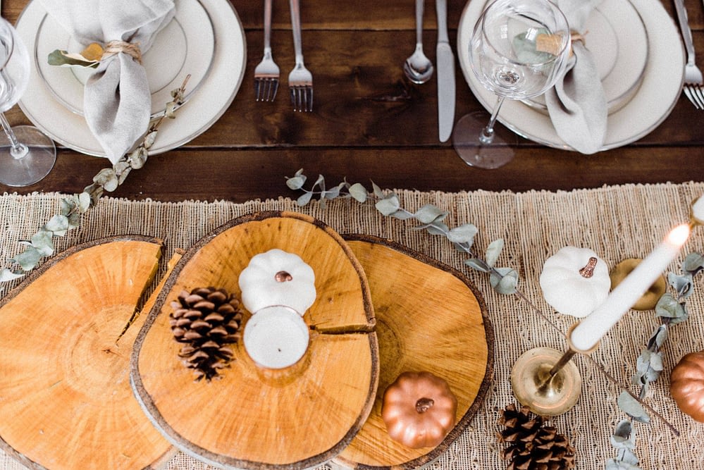 rustic thanksgiving centerpiece with tree slices and pinecones